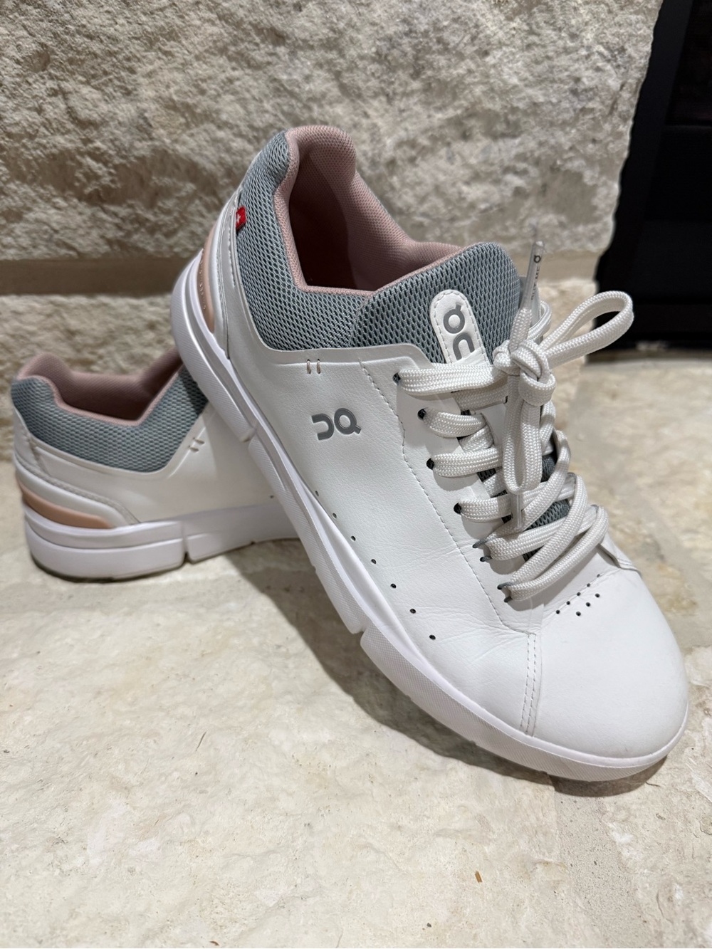 On The Roger Advantage Sneakers White Blush Women’s